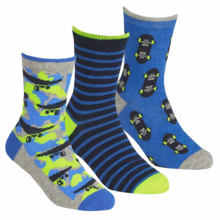 BOYS 3 PACK FANCY SKATE AND CAMO DESIGN SHORT SOCKS.