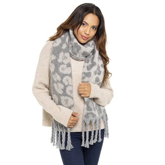 LADIES ANIMAL PRINT SCARF WITH TASSLES. - Image 1